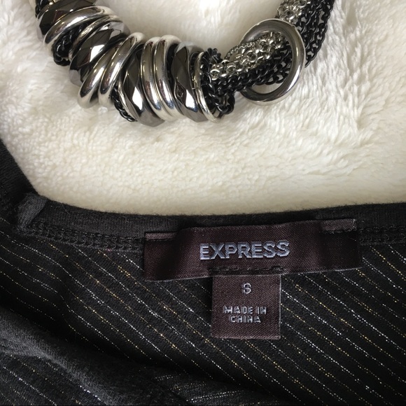 🖤🆕{EXPRESS} V-Neckline Off-Shoulder Rouched Top - Picture 5 of 8